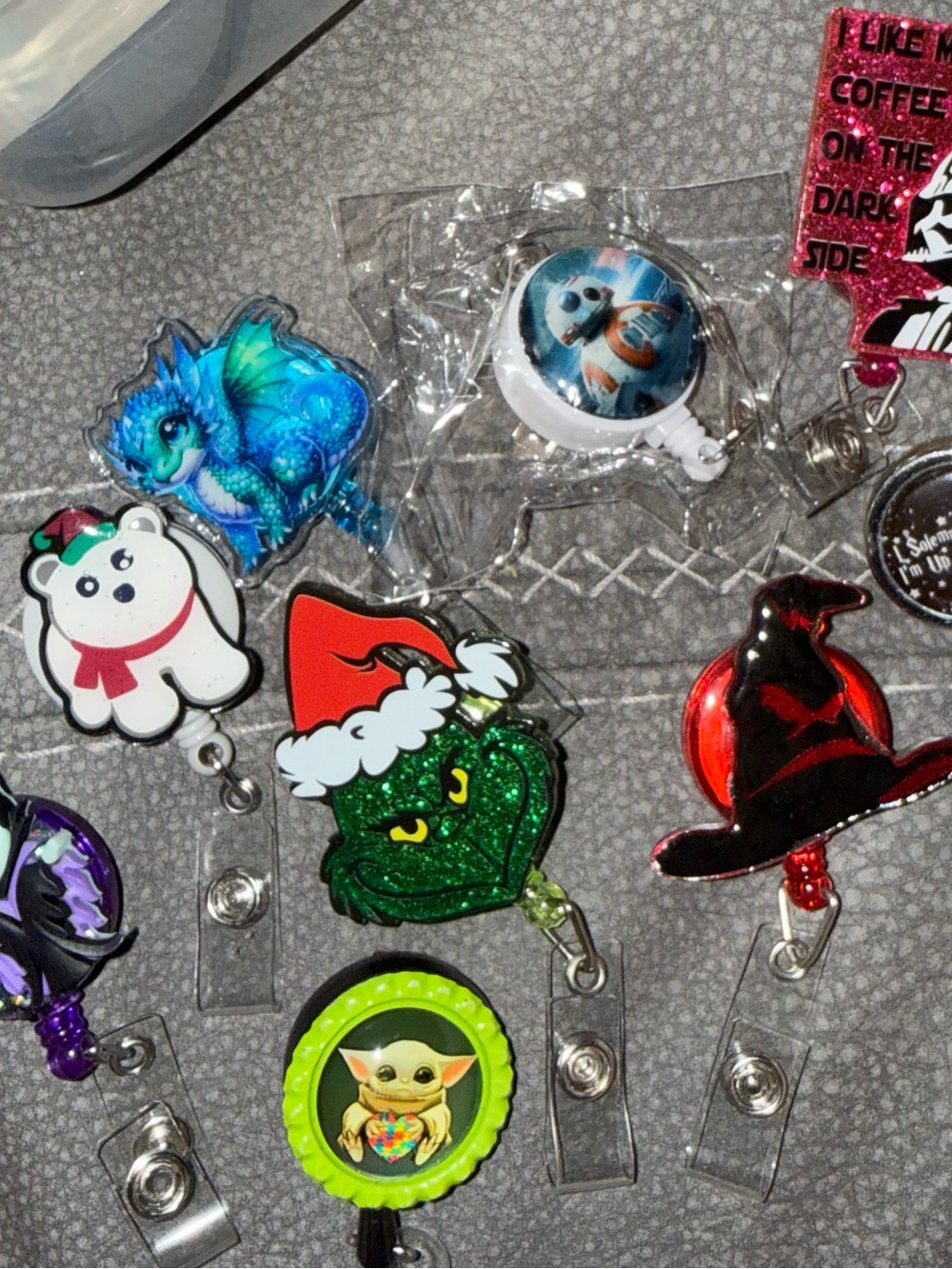 Kids Green Grinch Glitter Badge Reel - Festive Retractable ID Holder